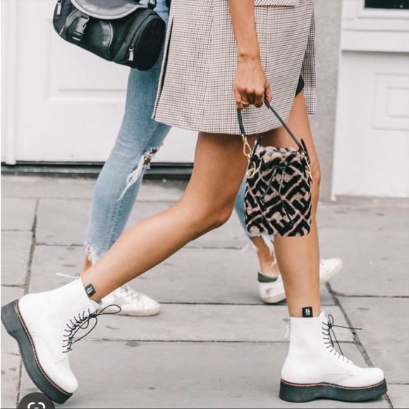 Dr Martens Zavala 8 Eyelet Combat Lace up Leather Boots Size 8 - Picture 2 of 8